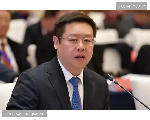 吴向东手腕那块表把我一个月工资都看扁了